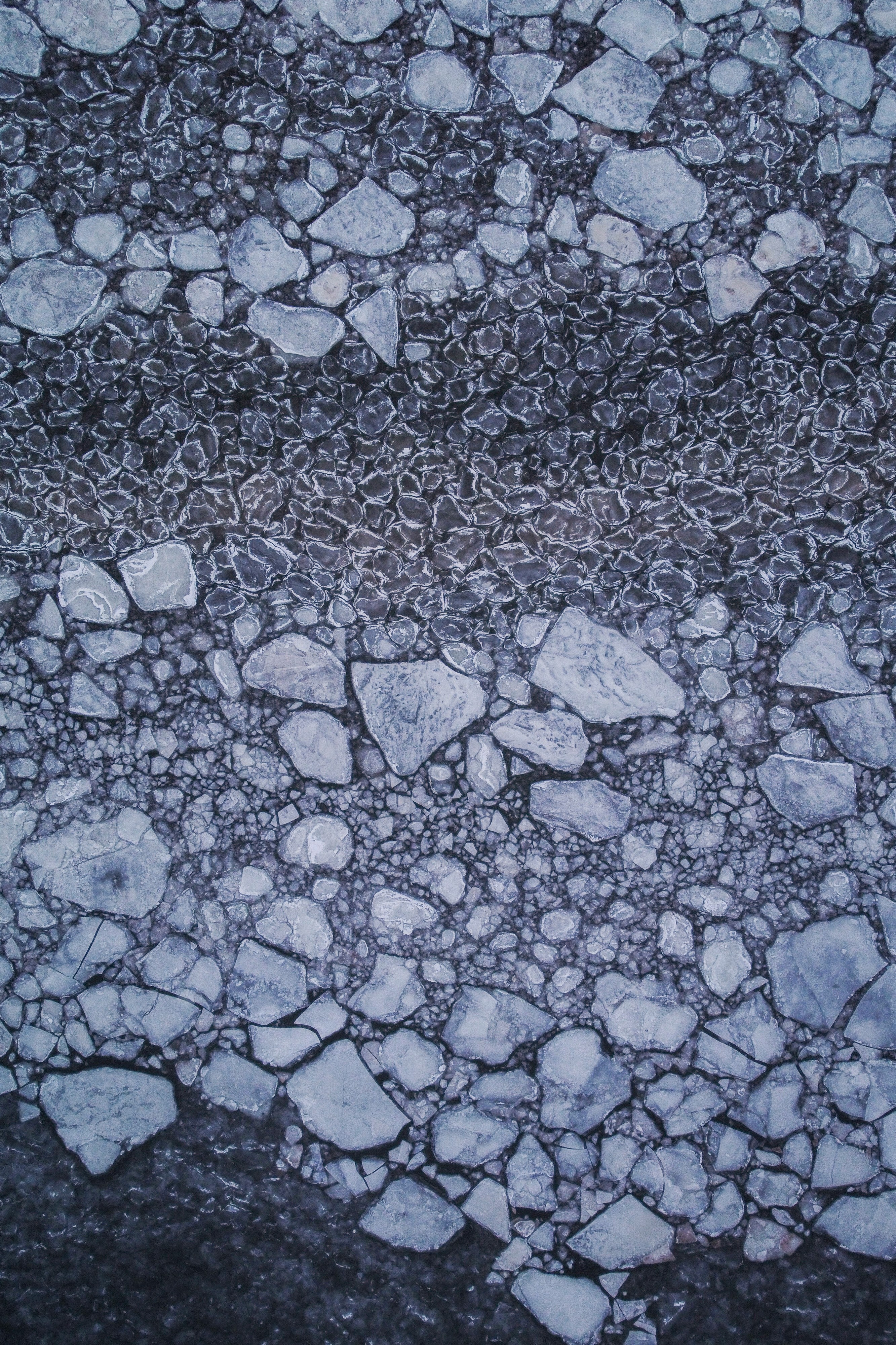 Cracks on the ice surface, like natural works of art. - free wallpaper image