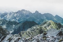 Overlooking from the top of the mountain, the rolling mountains are particularly magnificent in the clouds. - free wallpaper image