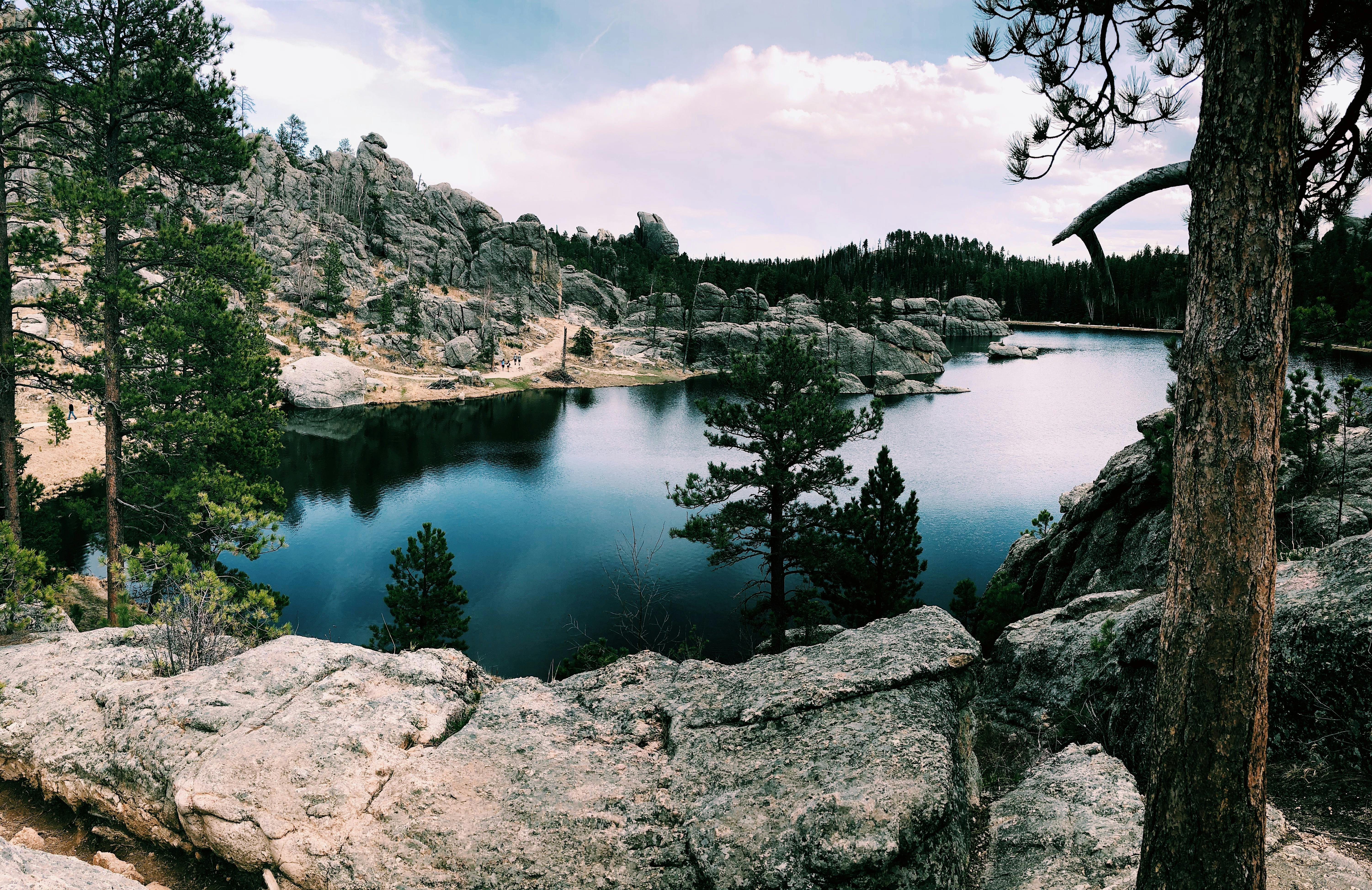 A mountain lake with beautiful scenery. - free wallpaper image